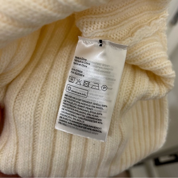 [Brand New] H&M Oversized Cream Vest Sweater - Picture 4 of 6